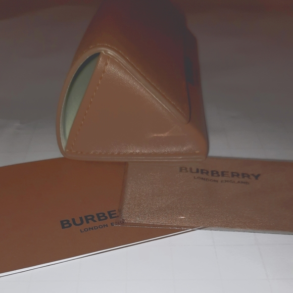Burberry hard case for sunglasses - Picture 2 of 2